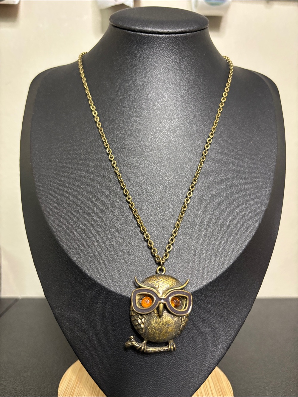 Claire’s Vintage-Inspired Gold Owl Pendant Necklace Glasses Amber Eyes Jewelry